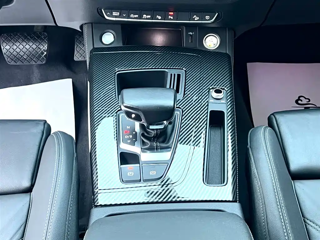 Audi Q5L 2023 — фото 16