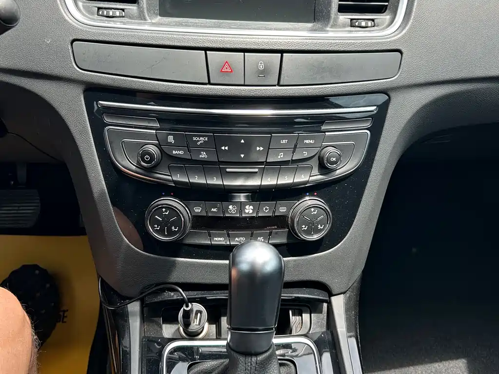 Peugeot 508 2015 — фото 14