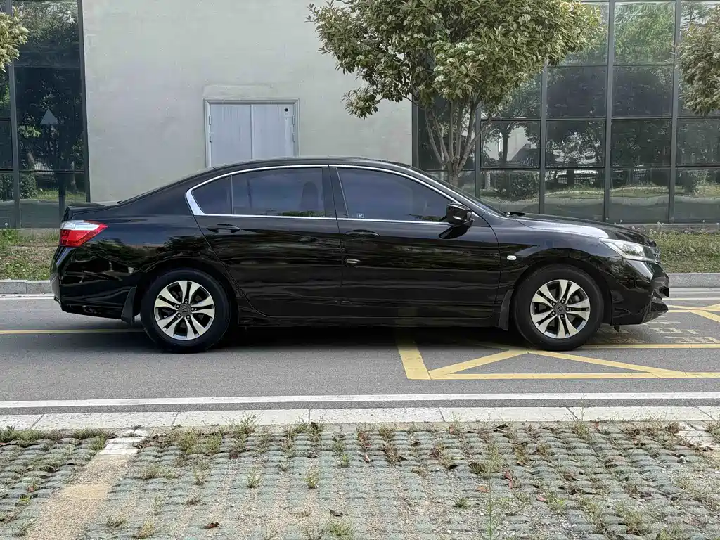 Honda Accord 2015 — фото 8