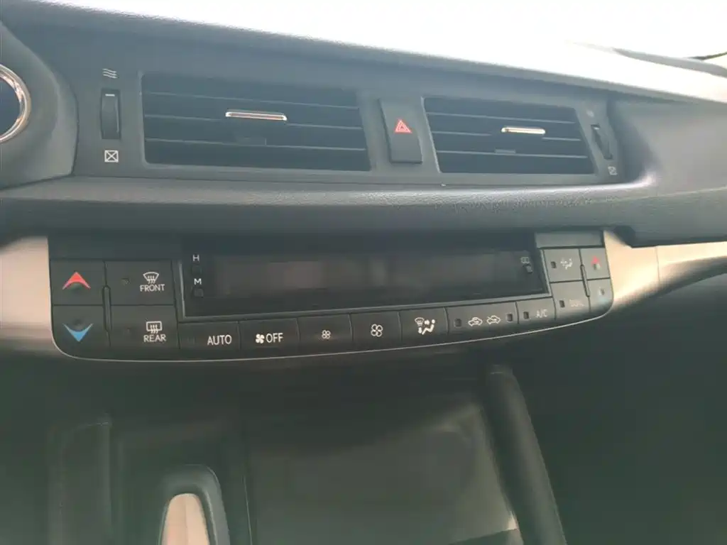 Lexus CT 2015 — фото 13