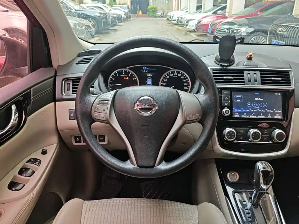 Nissan Tiida 2018 — фото 11