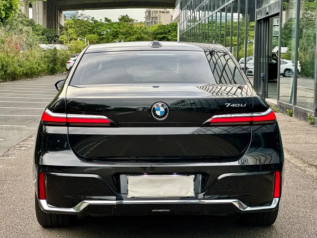 BMW 7 Series 2023 — фото 13