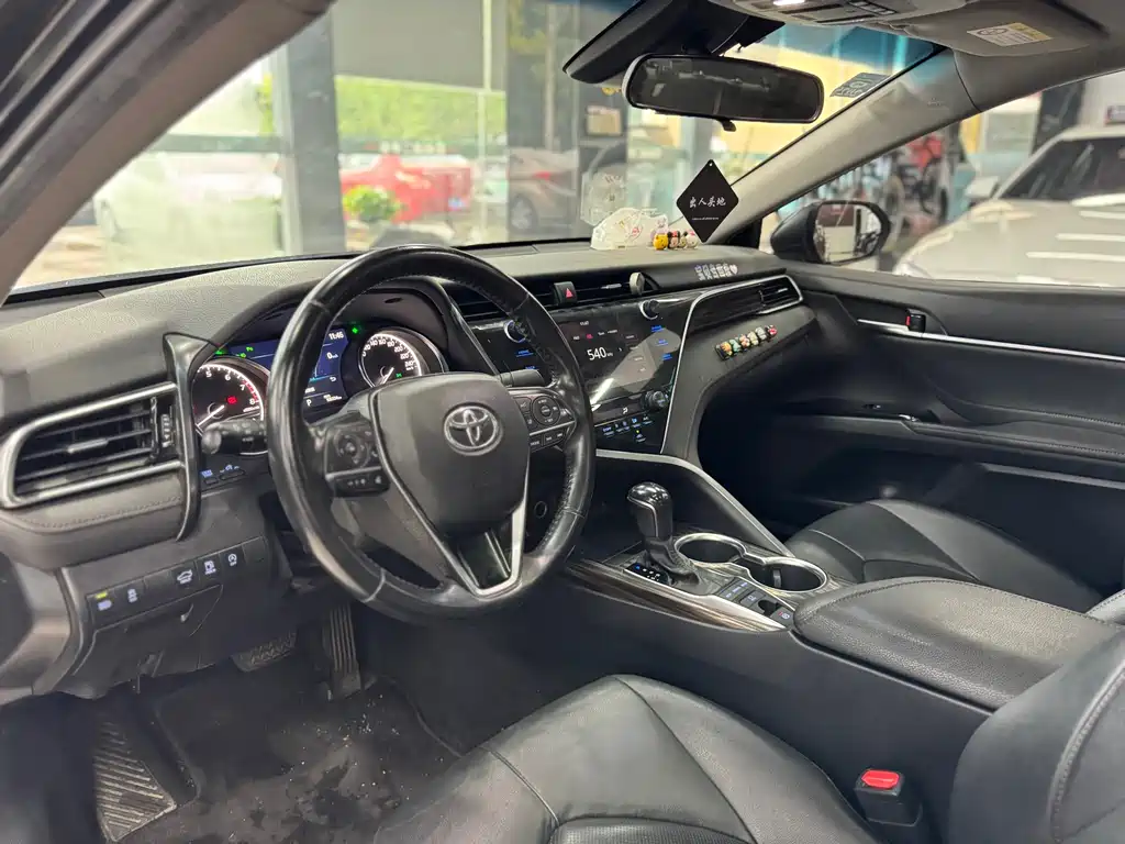 Toyota Camry 2020 — фото 12