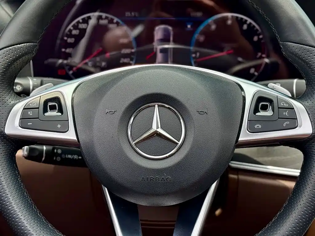 Mercedes-Benz E-Class 2018 — фото 21