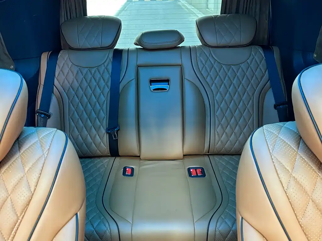Mercedes-Benz V-Class 2023 — фото 9