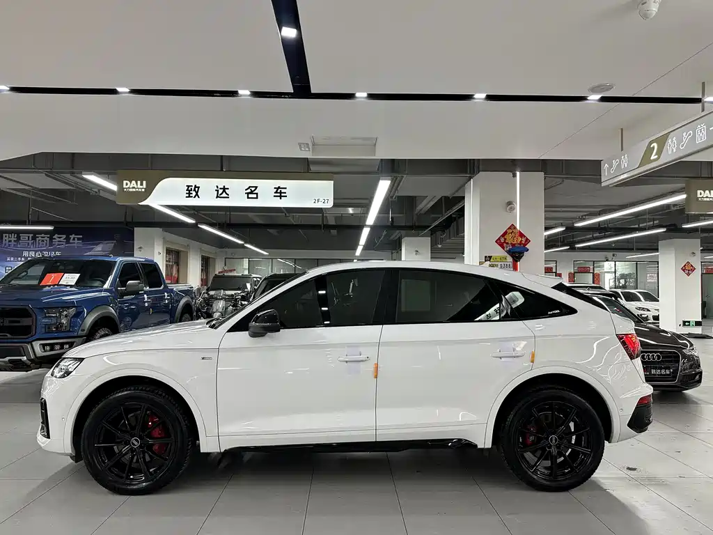 Audi Q5L Sportback 2021 — фото 10