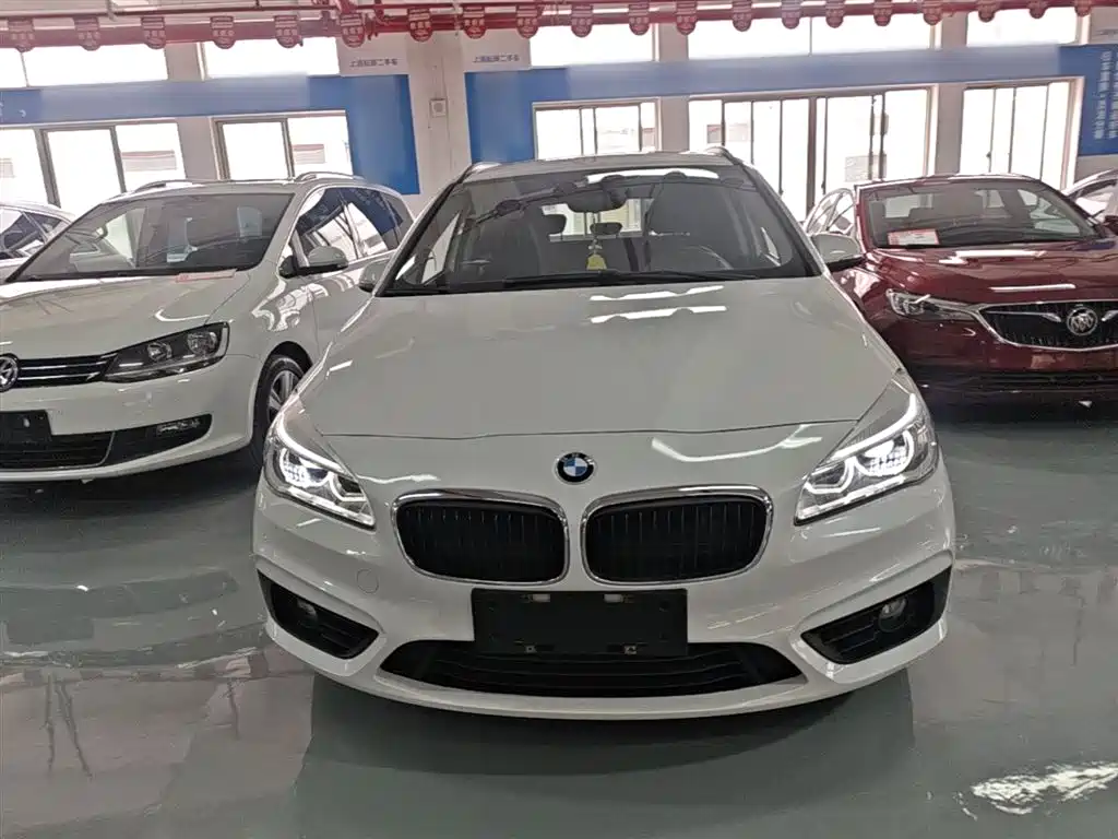 BMW 2 Series Active Tourer 2016 — фото 3