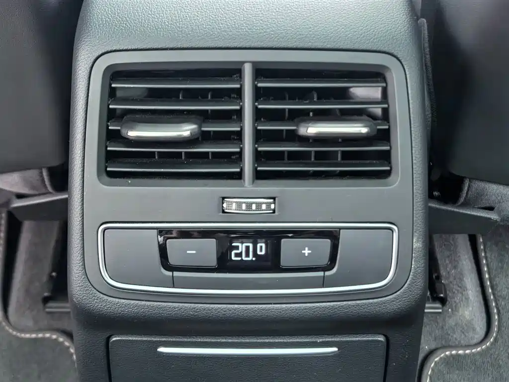 Audi A4L 2024 — фото 10