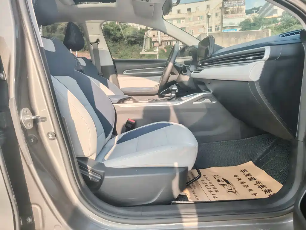 Geely Emgrand 2023