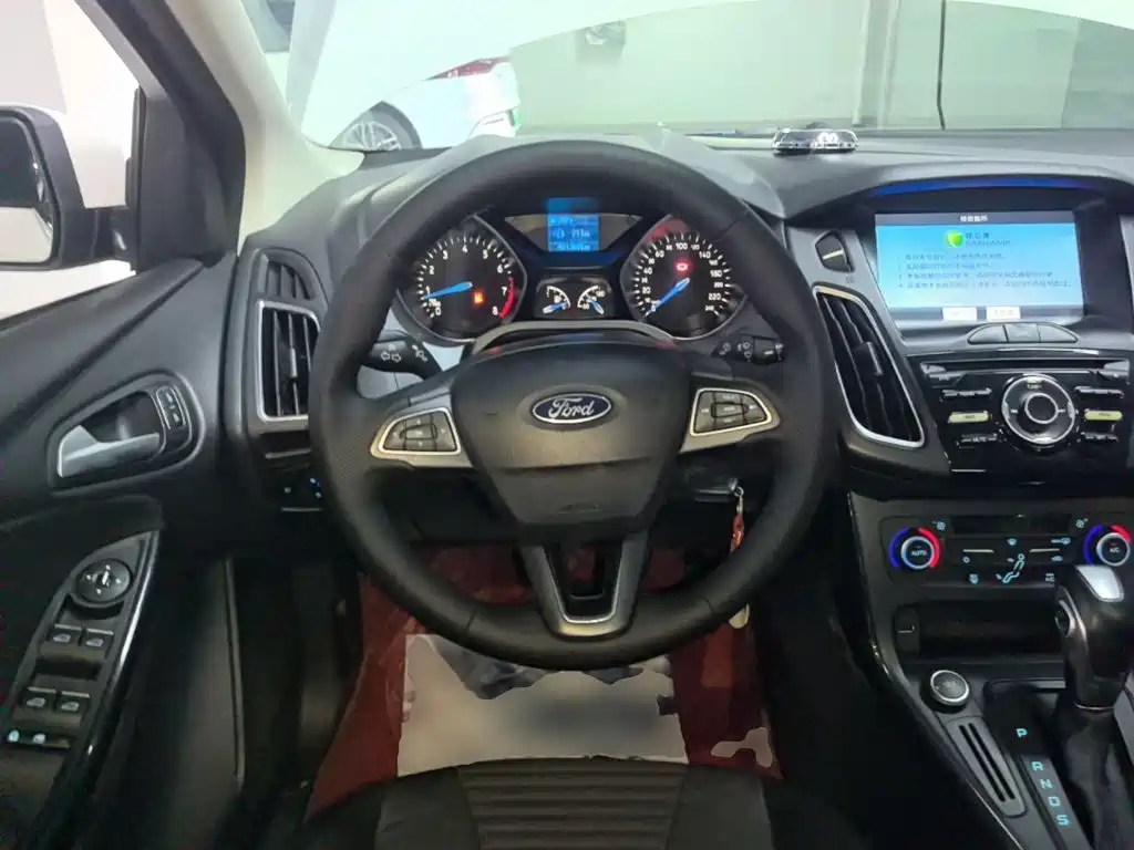 Ford Focus 2017 — фото 11