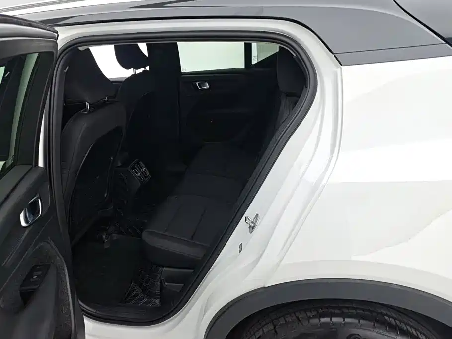 Volvo XC40 2021 — фото 11
