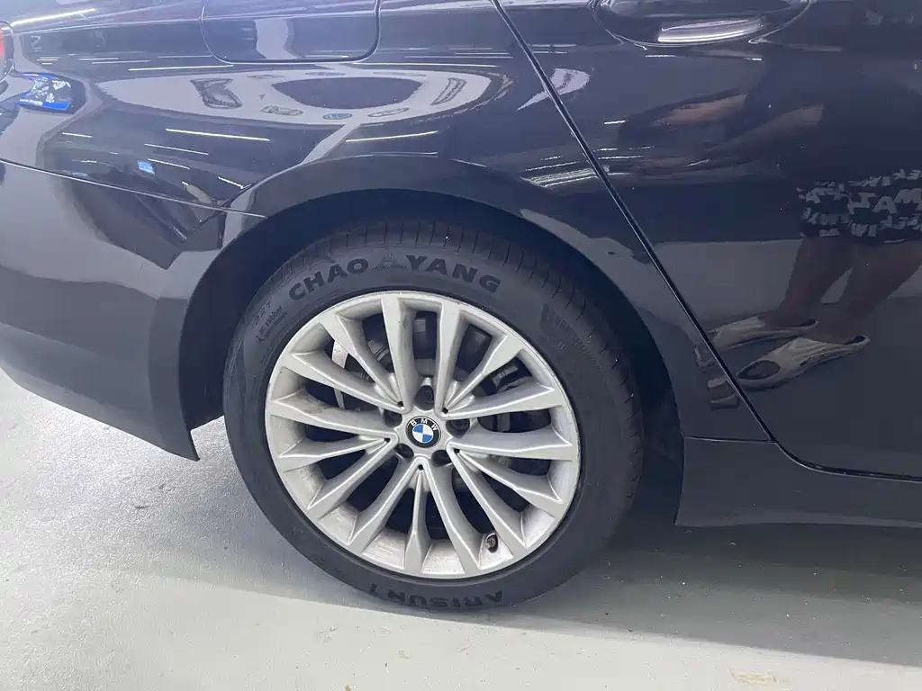 BMW 5 Series 2021 — фото 13