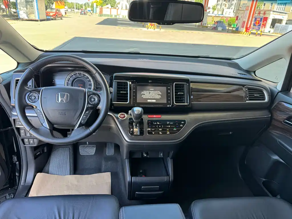 Honda Elysion 2018 — фото 17