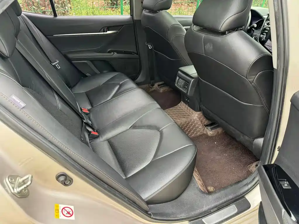 Toyota Camry 2018 — фото 17