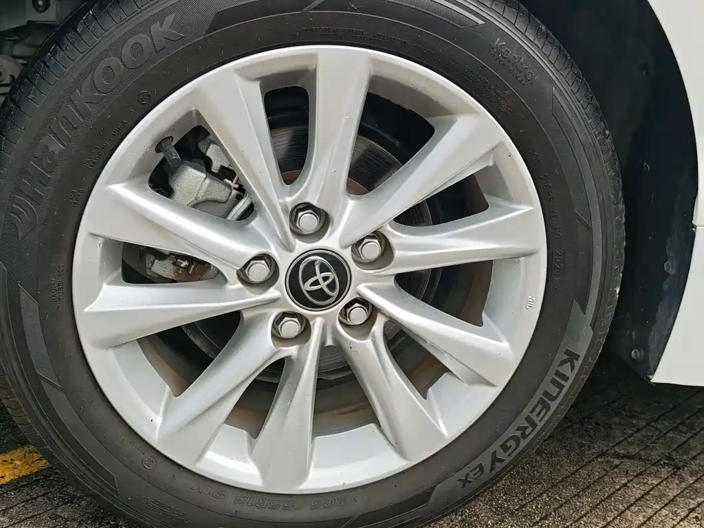 Toyota Corolla 2023 — фото 10