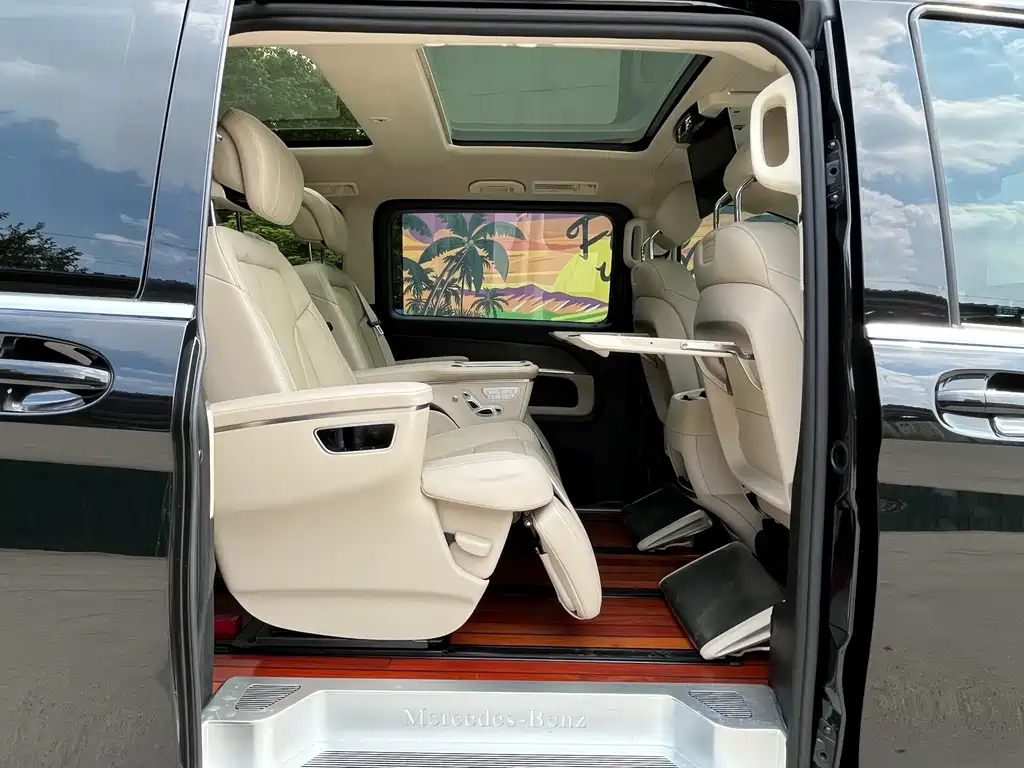 Mercedes-Benz V-Class 2022 — фото 19