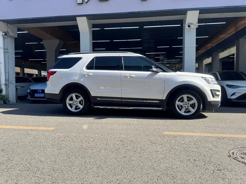 Ford Explorer 2016 — фото 18