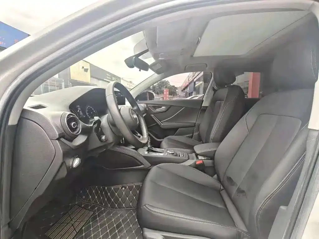 Audi Q2L 2019