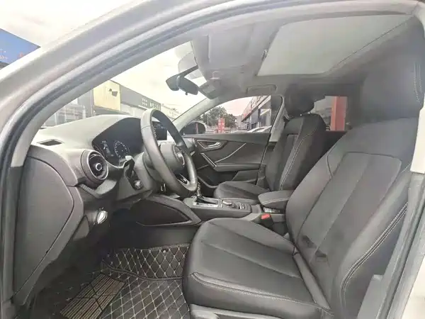 Audi Q2L 2019