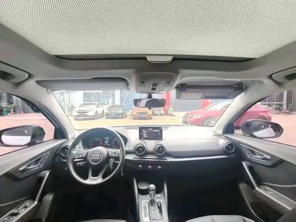 Audi Q2L 2019
