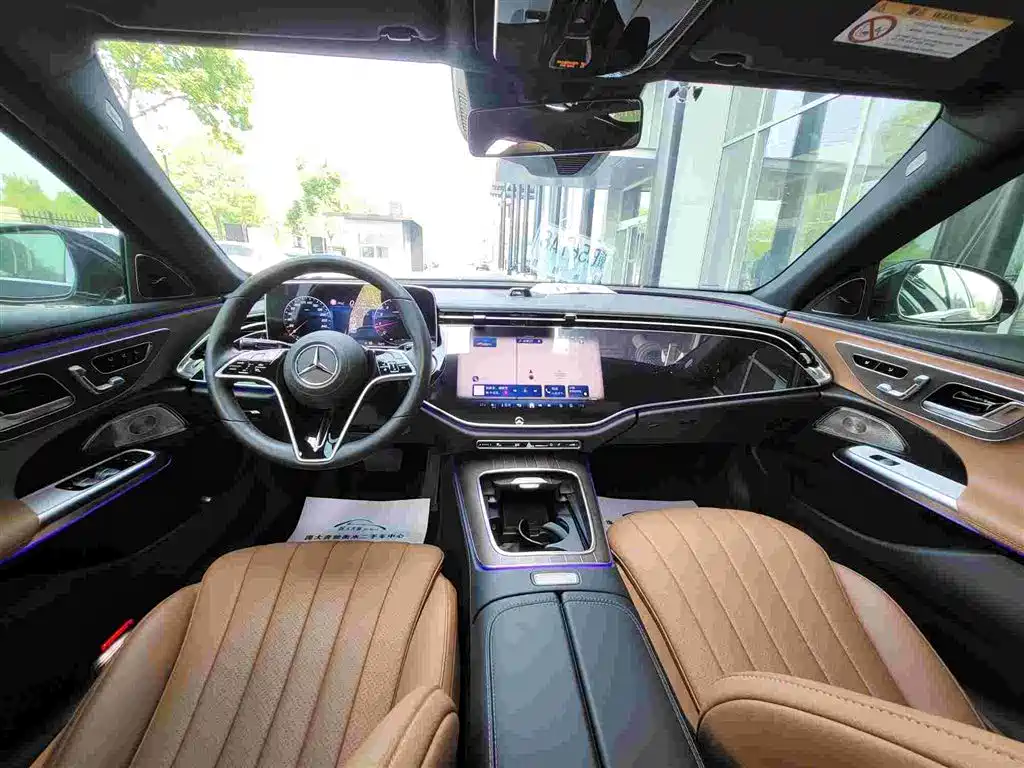 Mercedes-Benz E-Class 2024 — фото 16