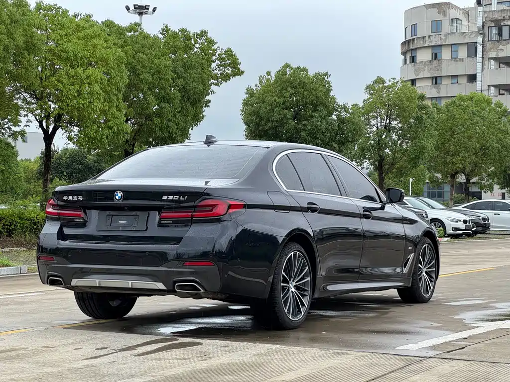 BMW 5 Series 2021