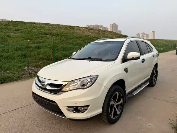 BYD S7 2015