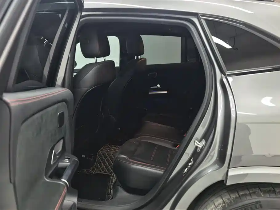 Mercedes-Benz GLA AMG 2024 — фото 11