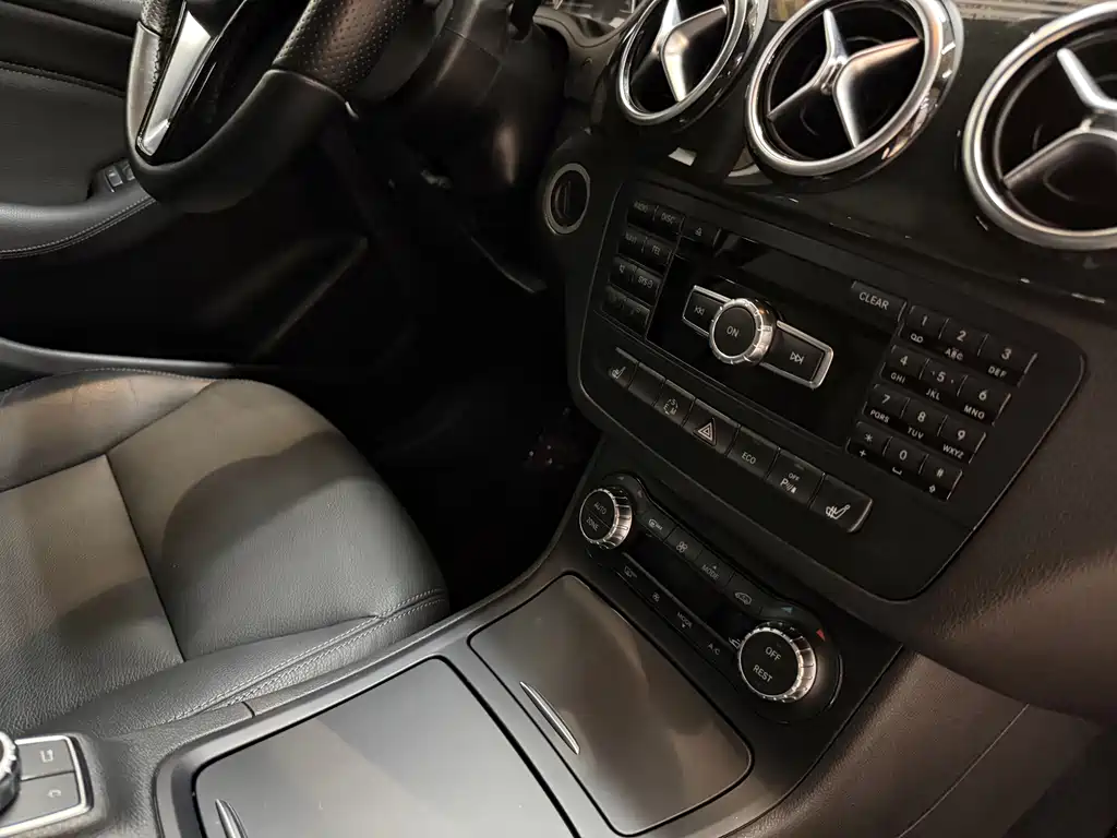 Mercedes-Benz B-Class 2015 — фото 21