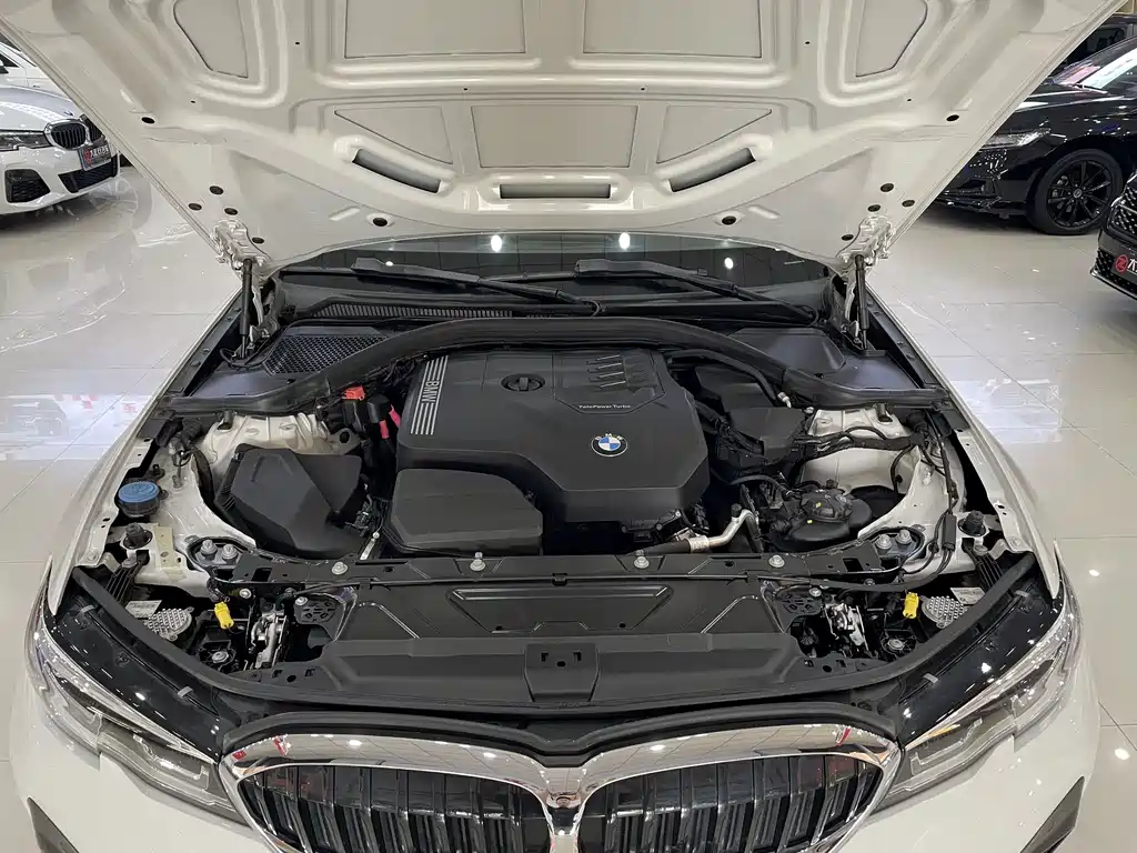 BMW 3 Series 2021 — фото 14