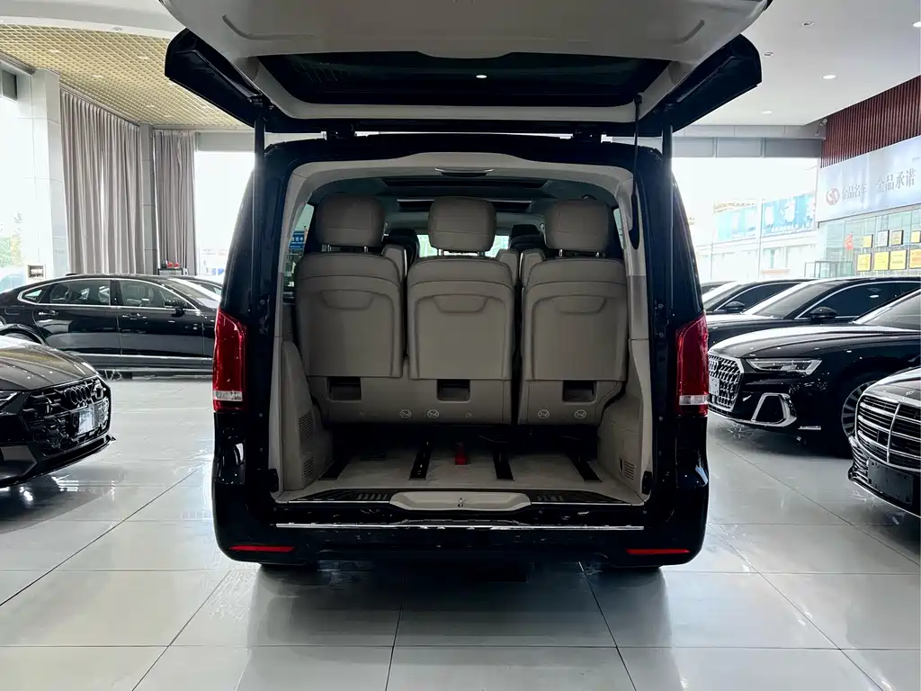 Mercedes-Benz V-Class 2023 — фото 27