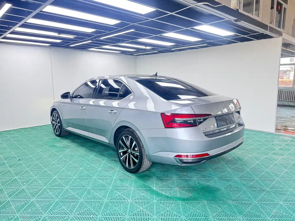 Skoda Superb 2023 — фото 4