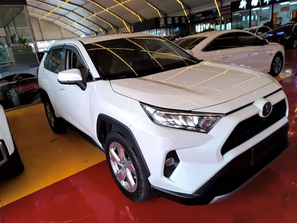 Toyota RAV4 2020 — фото 4