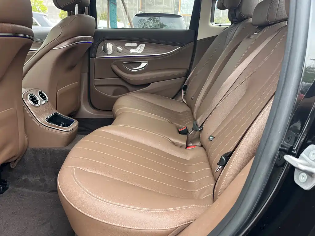 Mercedes-Benz E-Class 2023 — фото 14