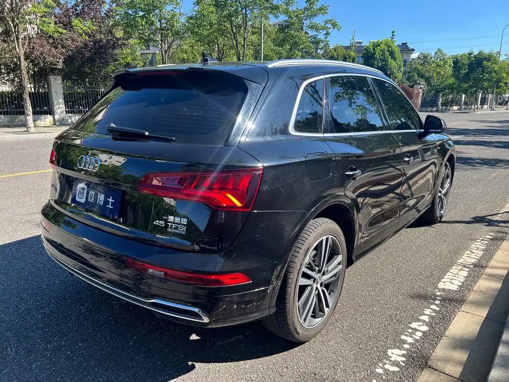 Audi Q5L 2021 — фото 5