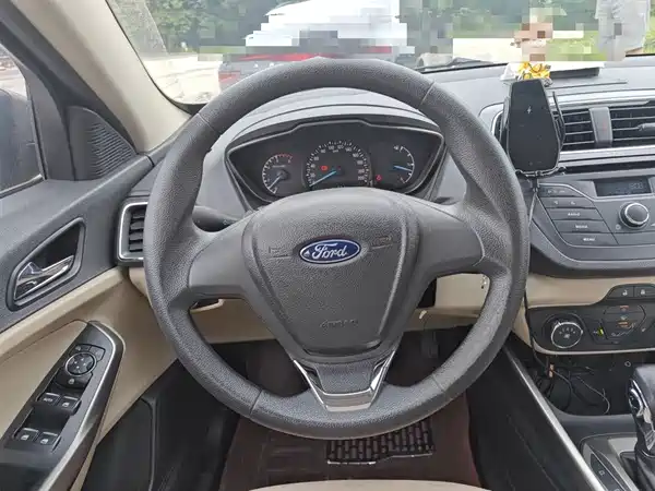 Ford Escort 2015