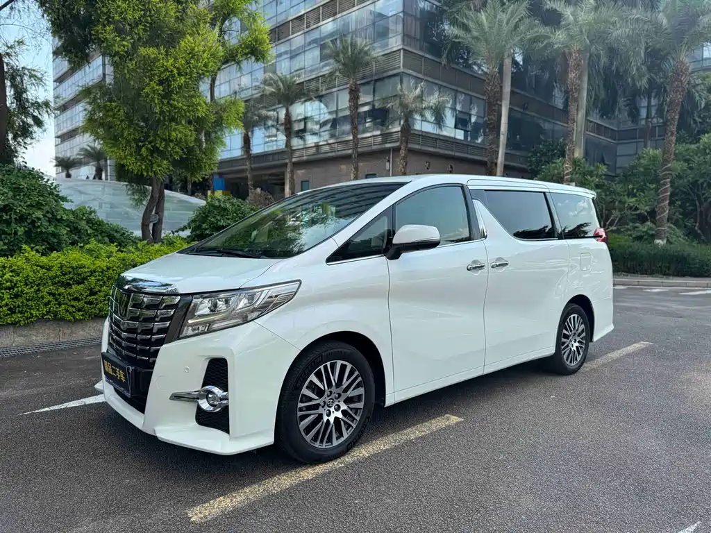 Toyota Alphard 2017 — фото 1