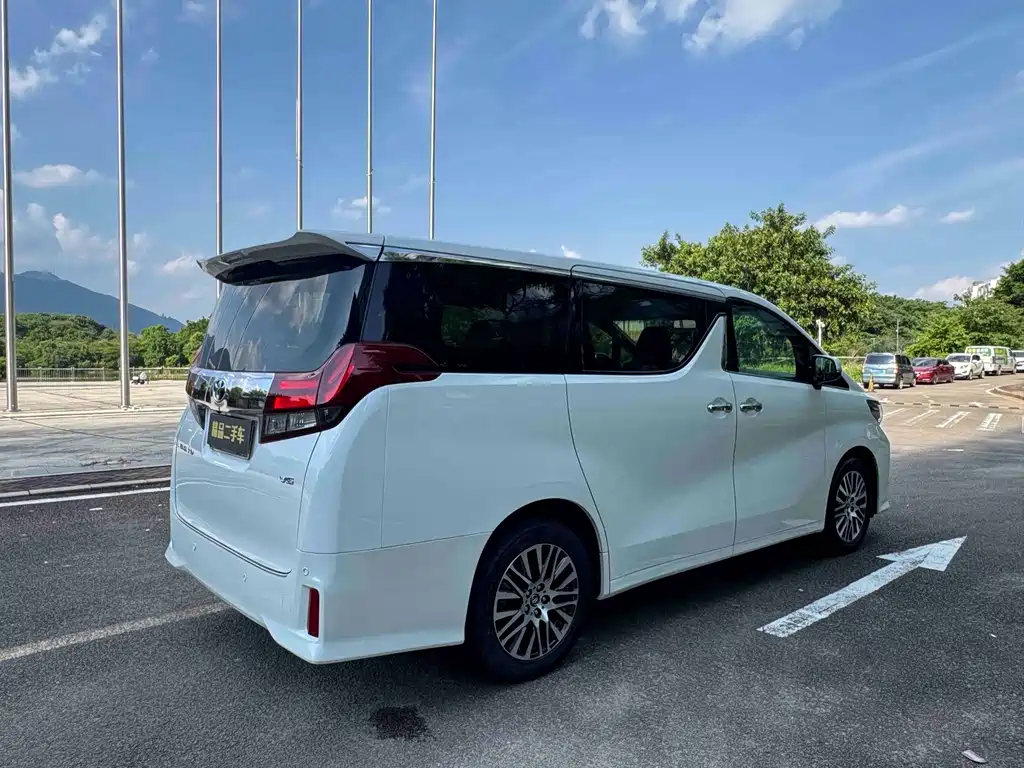 Toyota Alphard 2017 — фото 14