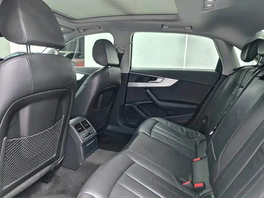 Audi A4L 2018