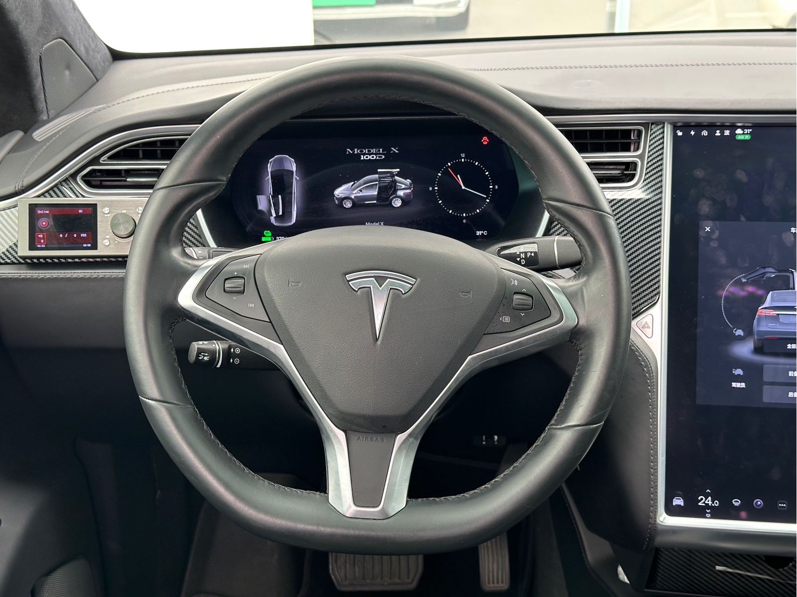 Tesla Model X 2018 — фото 9