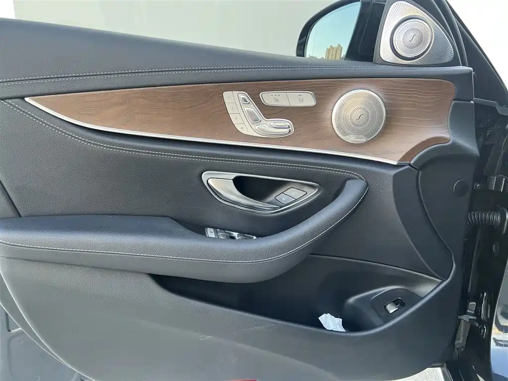 Mercedes-Benz E-Class 2017 — фото 13