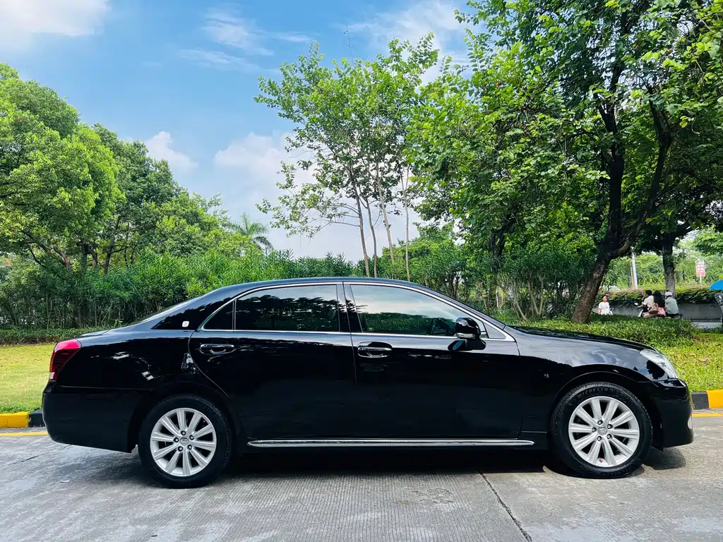 Toyota Crown 2011