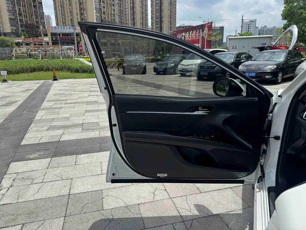 Toyota Camry 2020 — фото 18