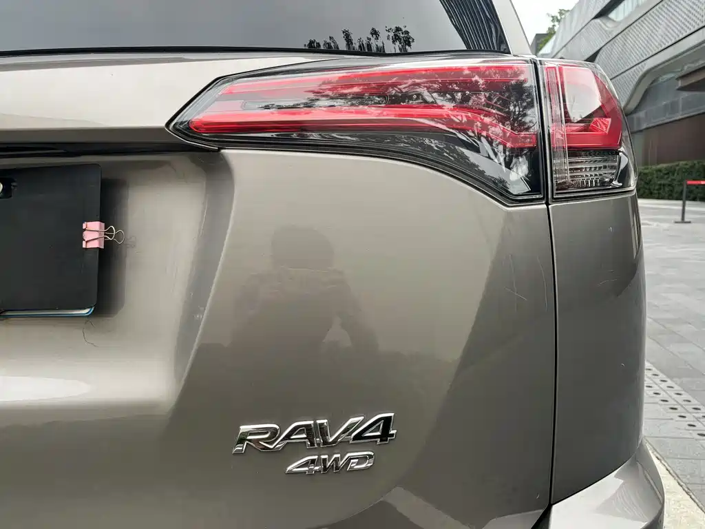 Toyota RAV4 2017 — фото 9
