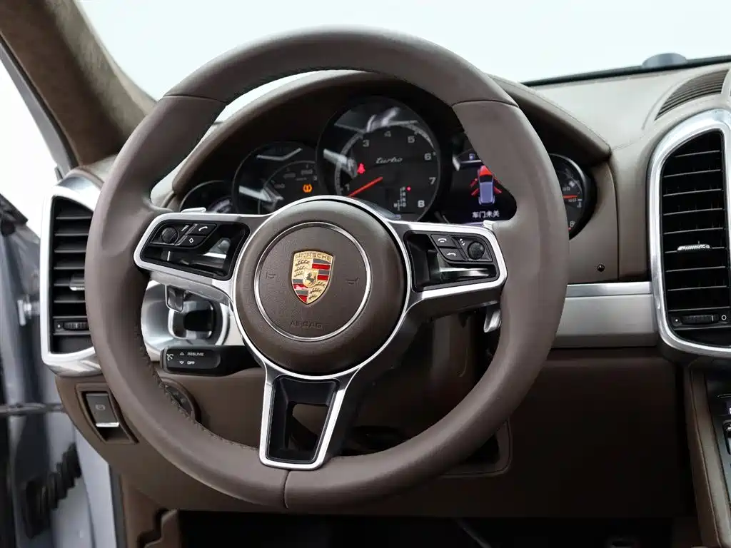 Porsche Cayenne 2015 — фото 18