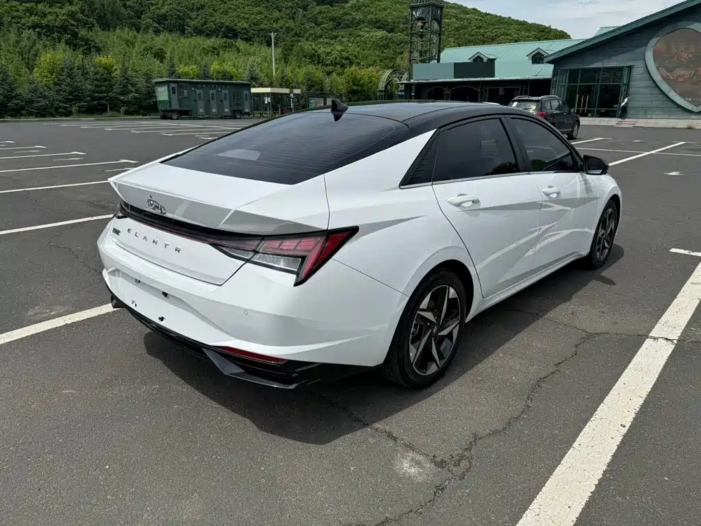Hyundai Elantra 2022