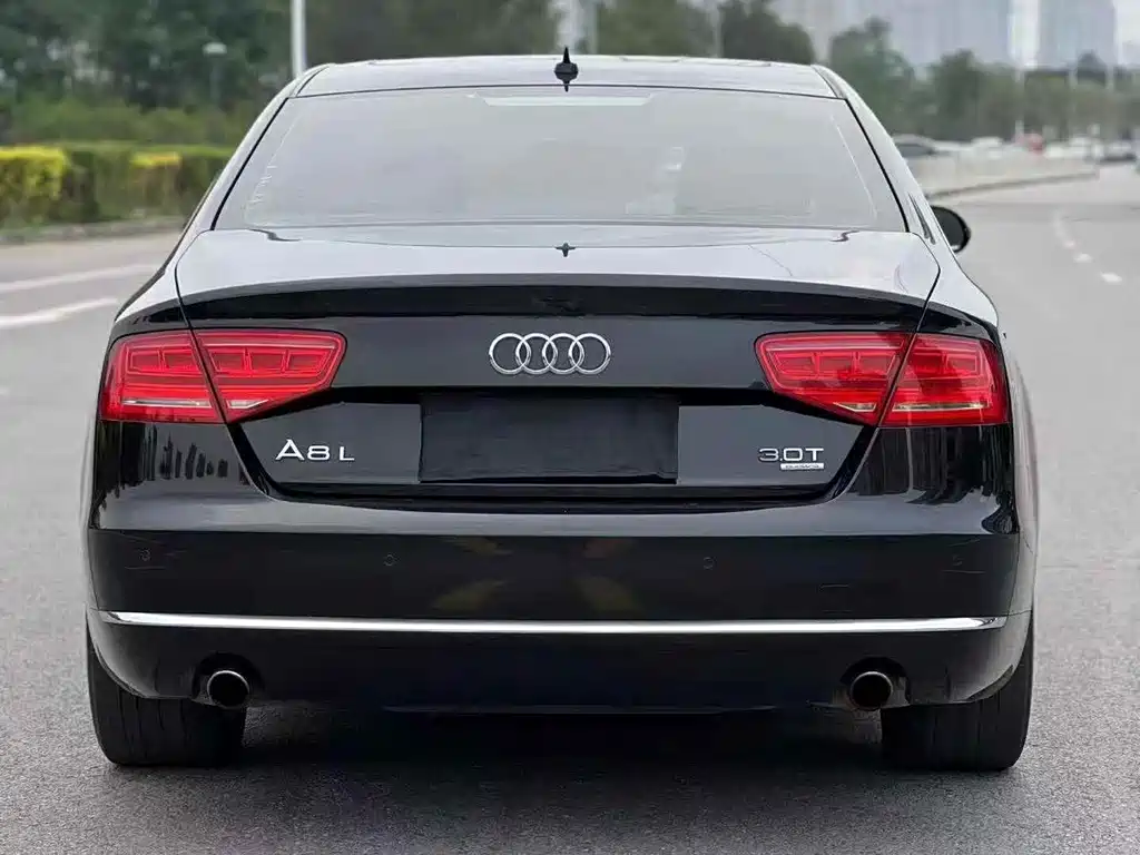Audi A8 2012 — фото 9