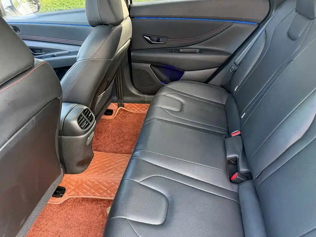 Hyundai Elantra 2023 — фото 12