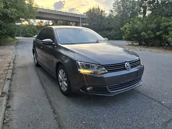 Volkswagen Sagitar 2012
