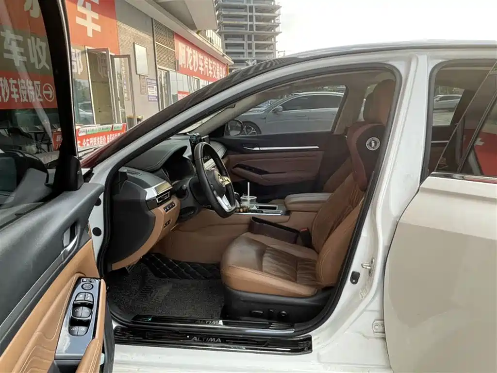 Nissan Teana 2023